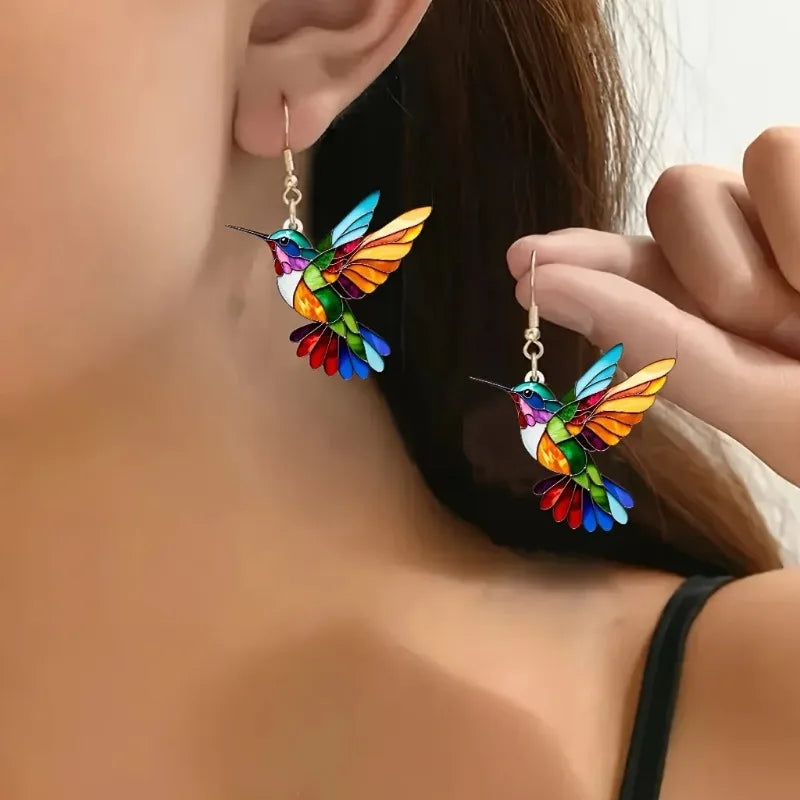 Anikó – Színes kolibris akril fülbevaló